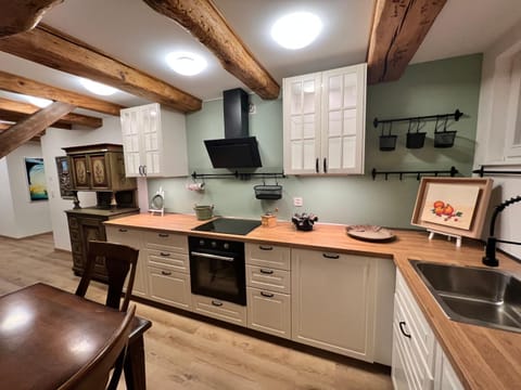 Coffee/tea facilities, Kitchen or kitchenette, Dining area, dishwasher, pet friendly, stove, toaster