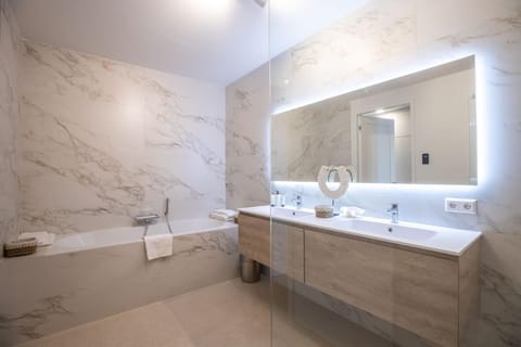 By Sea, Full Sea View, balcony, use of hotel Pool and Sauna Apartment in Zeeland, Netherlands