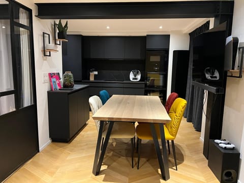 Kitchen or kitchenette, Dining area, stove