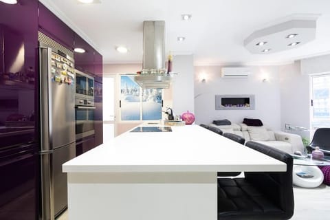 Kitchen or kitchenette, Dining area, stove