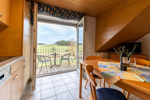 Natural landscape, View (from property/room), Balcony/Terrace, Dining area