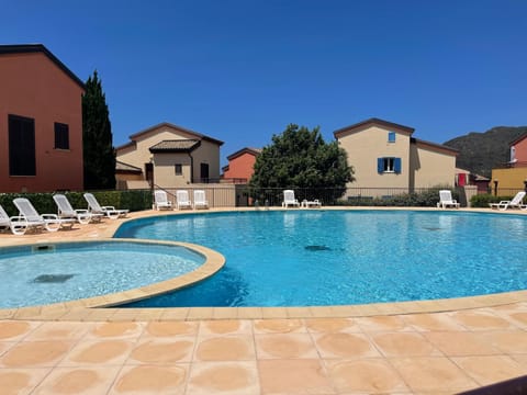 Pool view, Swimming pool, sunbed