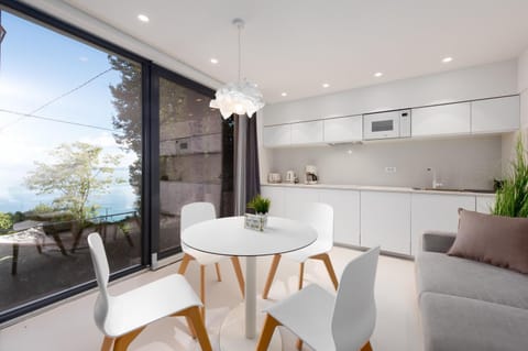 Kitchen or kitchenette, Living room