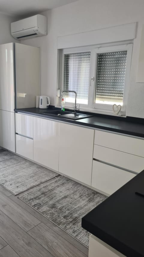 Kitchen or kitchenette, dishwasher, kitchen