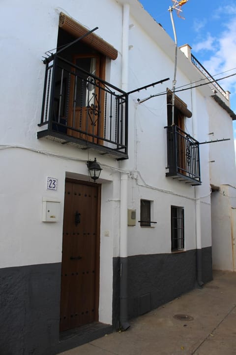 Property building, Facade/entrance, Balcony/Terrace