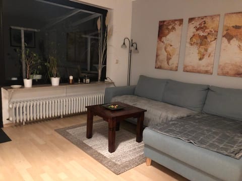 Living room, Seating area, internet