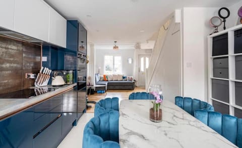 Kitchen or kitchenette, Living room, Dining area, minibar