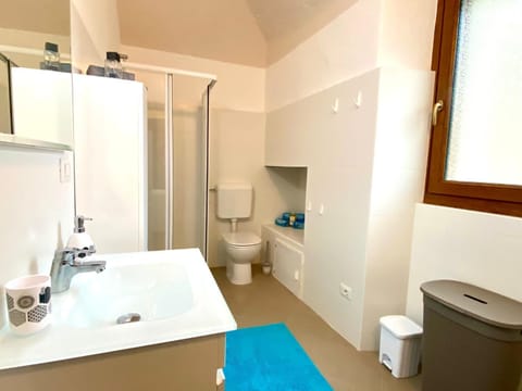 Shower, Bathroom, towels