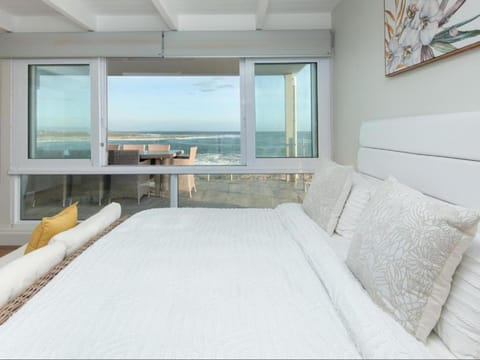 Absolute Ocean Boutique Guesthouse Bed and Breakfast in Hermanus