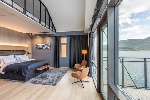 Bed, Balcony/Terrace, Seating area, Bedroom