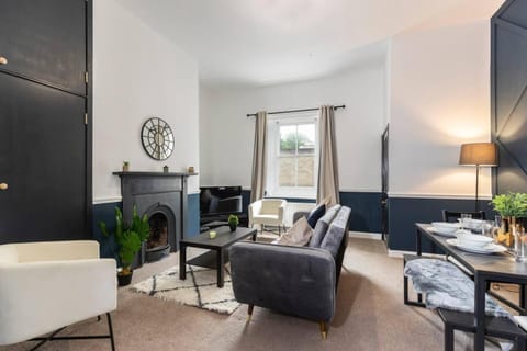 The Stone House - Spacious, Central, Modern House in Alnwick