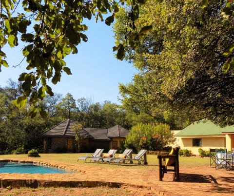 Property building, Garden, Swimming pool