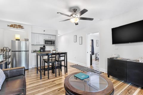 Beso del Sol Resort in Dunedin - Perfect Location & Relaxation! Apartment in Dunedin