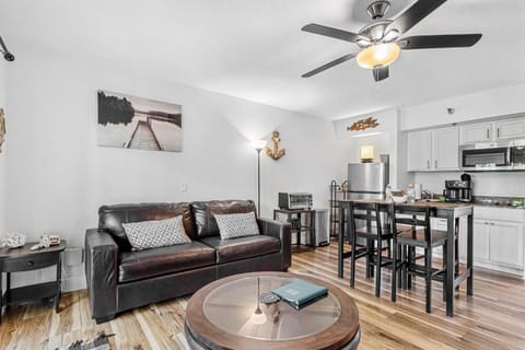 Beso del Sol Resort in Dunedin - Perfect Location & Relaxation! Apartment in Dunedin