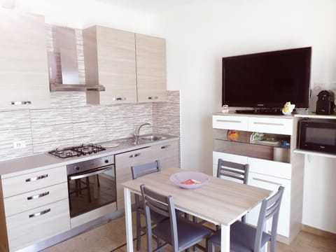 TV and multimedia, Kitchen or kitchenette, Dining area, minibar, pet friendly, stove