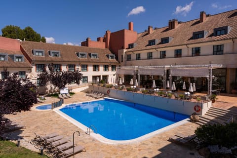 View (from property/room), Balcony/Terrace, Swimming pool
