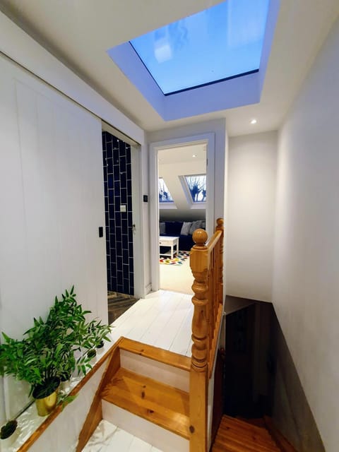Day, Photo of the whole room