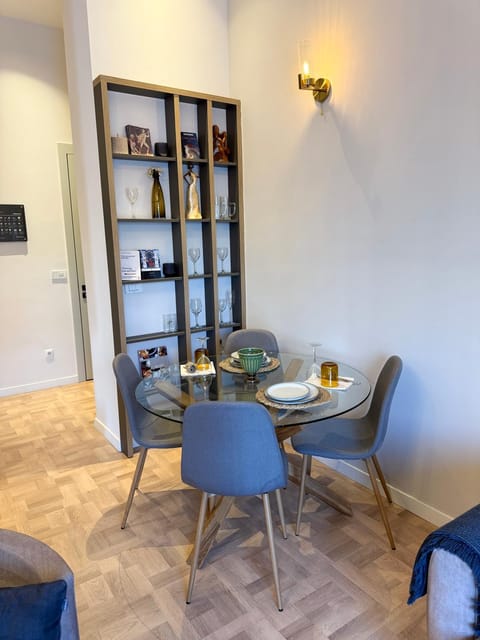 Living room, Dining area