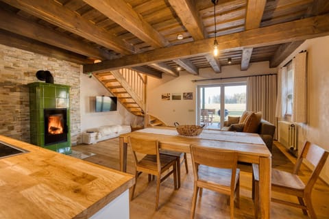 TV and multimedia, Balcony/Terrace, Living room, Dining area, Garden view, fireplace