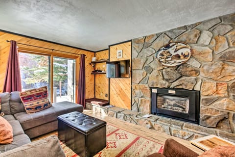 Waterfront Red River Haven Walk to Ski Lift! House in Red River