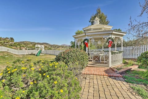 Garden, Gazebo and Fire Pit Fallbrook Home! House in Fallbrook