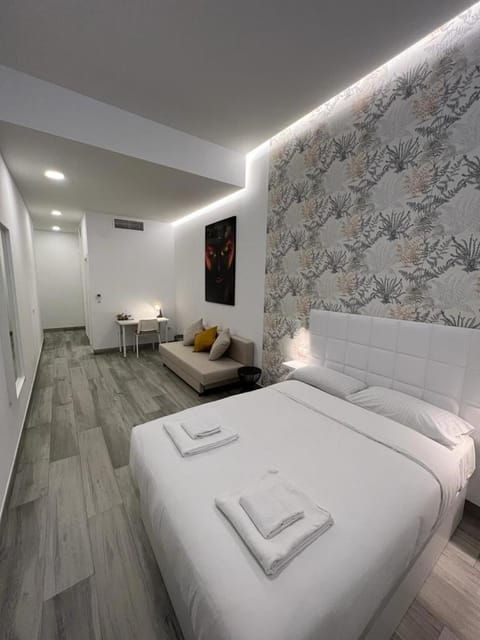 Photo of the whole room, Seating area, Bedroom