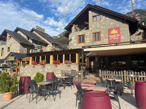 Restaurant/places to eat, Balcony/Terrace