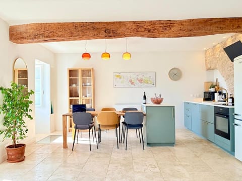 Coffee/tea facilities, Seating area, Dining area, pet friendly