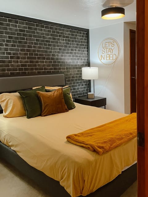 Pittsburgh's South Side 3BD 2 miles to PNC park House in Pittsburgh