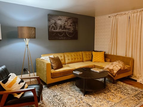 Pittsburgh's South Side 3BD 2 miles to PNC park House in Pittsburgh