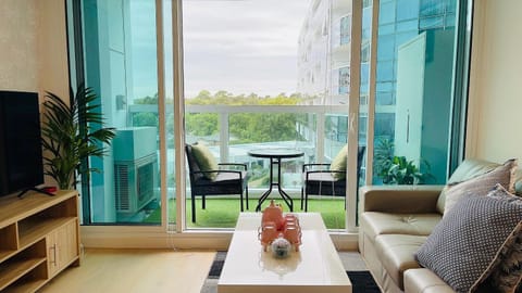 Patio, Day, Garden, View (from property/room), Balcony/Terrace, Living room, Seating area, Dining area, Garden view