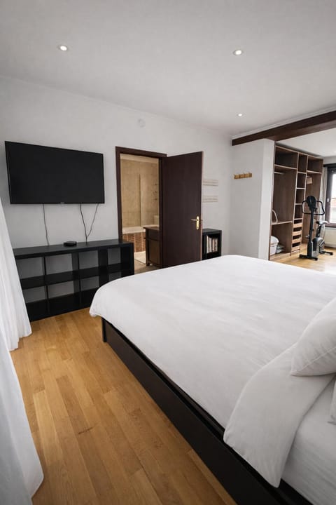 Spacious Villa in Dilbeek with Private Garden, Ideal for Families & Business Villa in Flanders