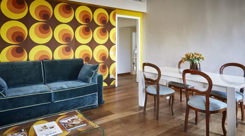 Communal lounge/ TV room, Living room, Seating area, Dining area