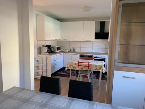 Coffee/tea facilities, Kitchen or kitchenette, Dining area, minibar, pet friendly