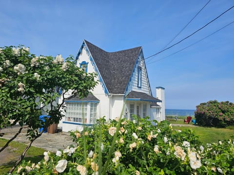 Property building, Garden, Sea view