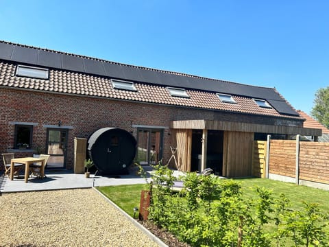Property building, Patio, Spring, Day, Garden, Garden view