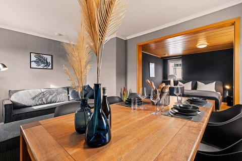 TV and multimedia, Dining area, Bedroom, Food
