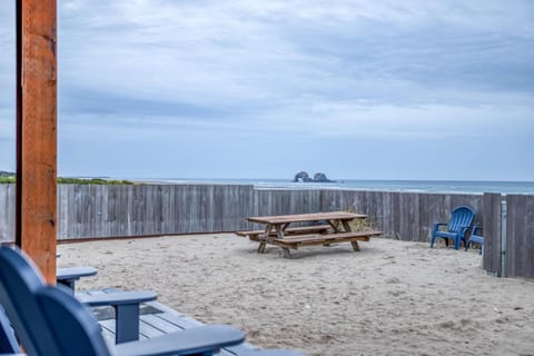 The Sand Castle - Meredith Lodging House in Rockaway Beach