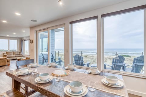 The Sand Castle - Meredith Lodging House in Rockaway Beach