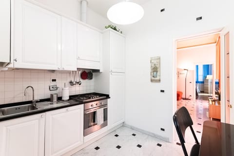 Kitchen or kitchenette, pet friendly, stove