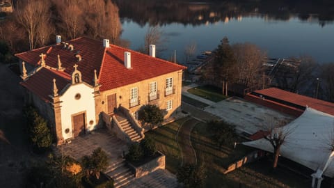 Property building, Day, Natural landscape, Bird's eye view, Fishing, Canoeing, Hiking, Lake view, Landmark view, River view