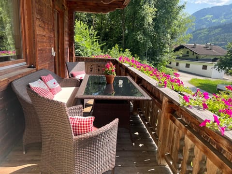 Spring, Natural landscape, Garden, Balcony/Terrace, Dining area, Garden view, Mountain view