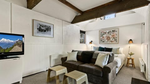 Living room, Photo of the whole room, Bedroom