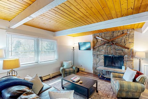 Shredders & Hikers Delight Upstairs Apartment in Vail