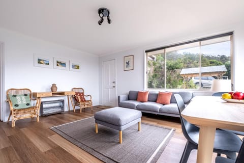 Living room, Seating area, Dining area, Street view, Street view, Parking, internet