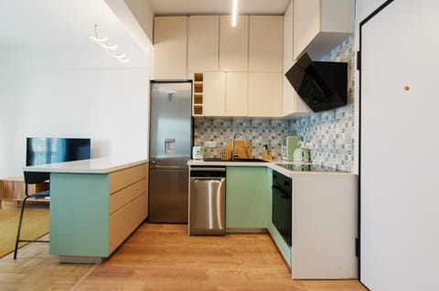 Kitchen or kitchenette, dishwasher, stove