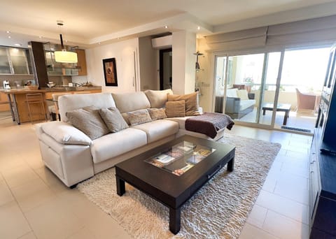 Kitchen or kitchenette, Living room, Dining area, kitchen