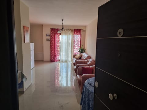 Living room, Photo of the whole room