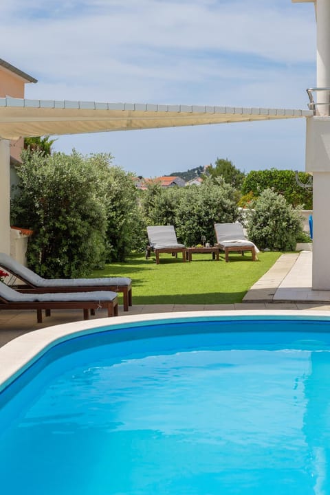 Garden, Swimming pool, sunbed