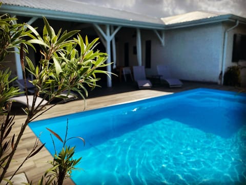 Property building, Day, Pool view, Swimming pool